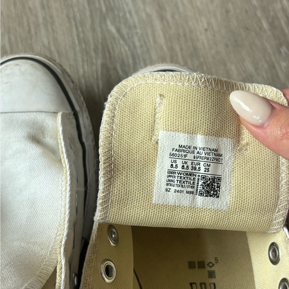 White Converse - Picture 3 of 3